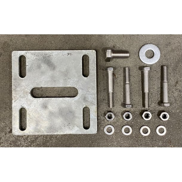 Mellanplatta 160 x 160 mm, fr montering p markskruv (3910)